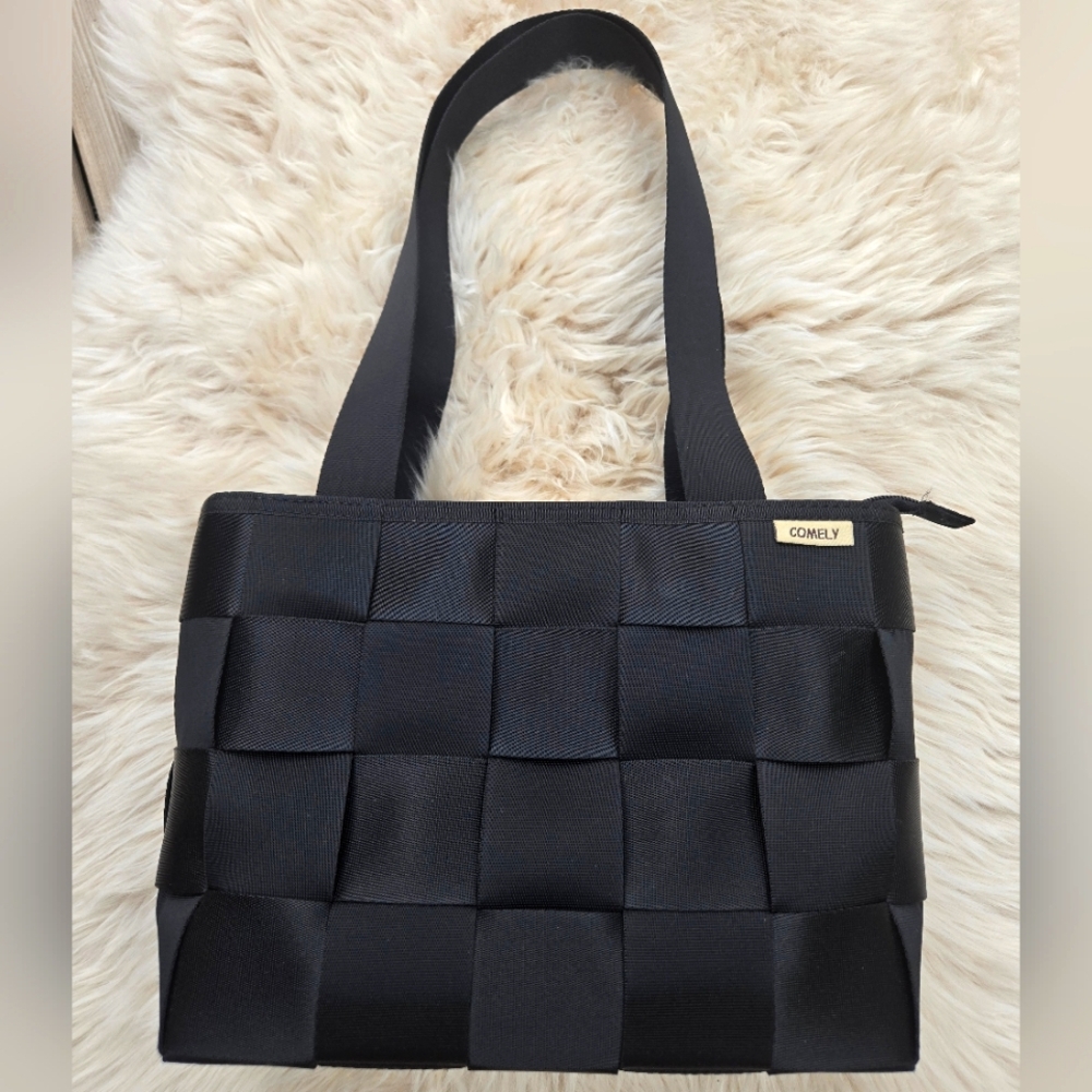 COMELY Checkerboard Woven Seatbelt Shoulder Bag In Black